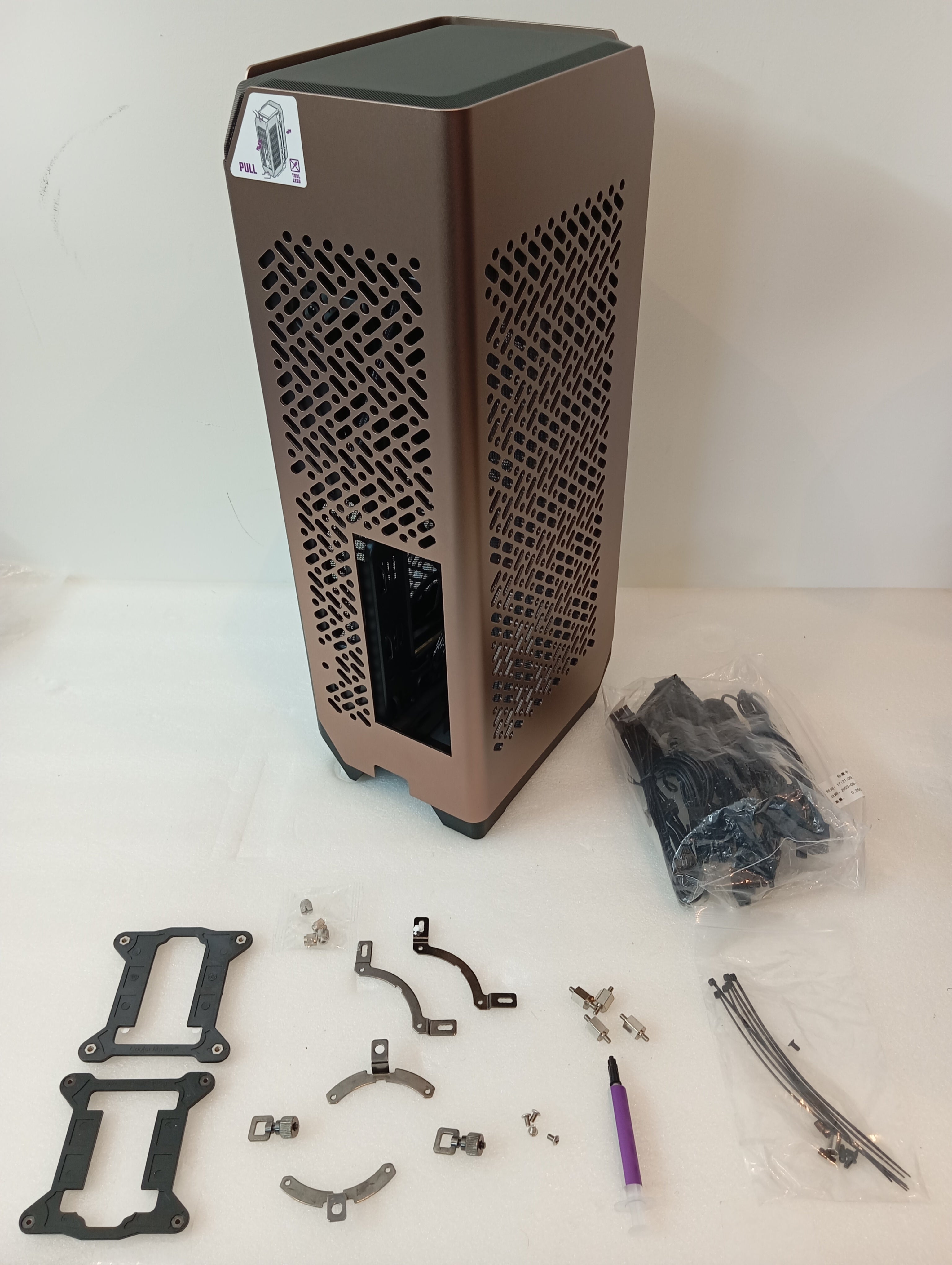 Refurbished Cooler Master Ncore 100 MAX - Brons Refurbished Cooler Master Ncore 100 MAX - Brons